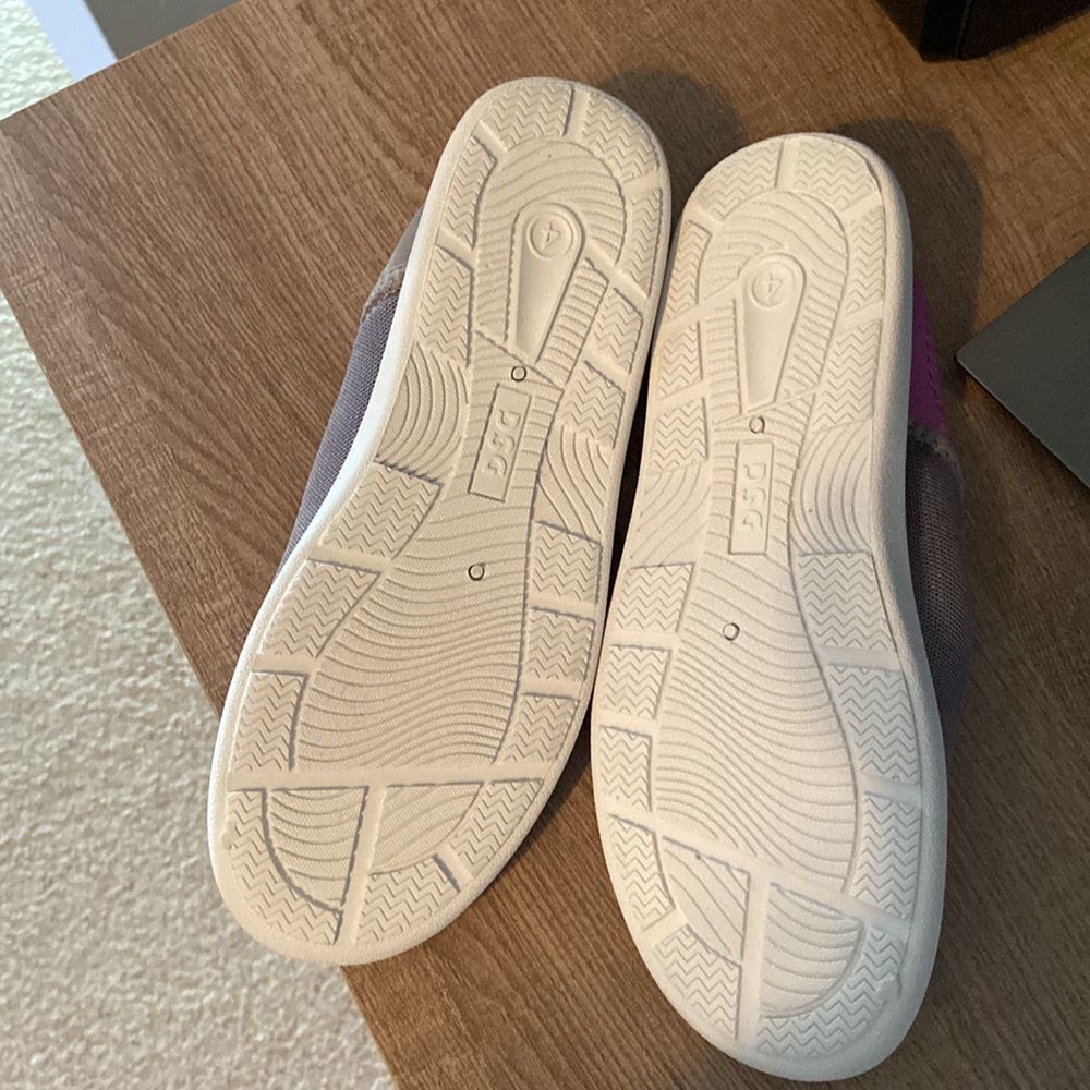 Kids watershoes Sz 4Y - Picture 3 of 3